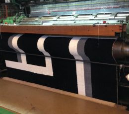 Una alfombra geométrica personalizada y única