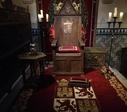 Alfombra a medida con escudo para el parque temático Puy du Fou